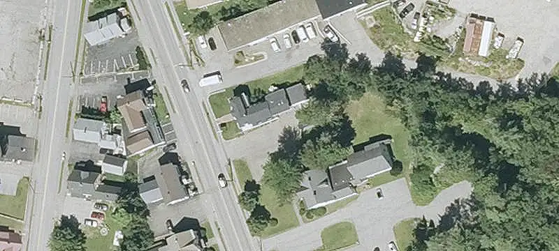 Mixed-Use Building with Apartment
