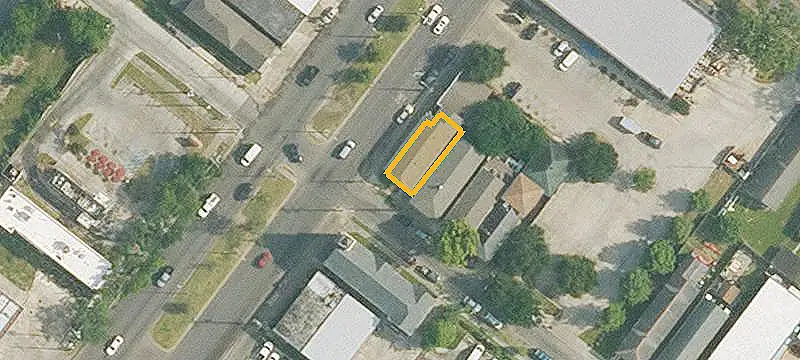 Mixed-Use Property with Broad Frontage