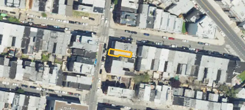 6-Unit Apartment Building