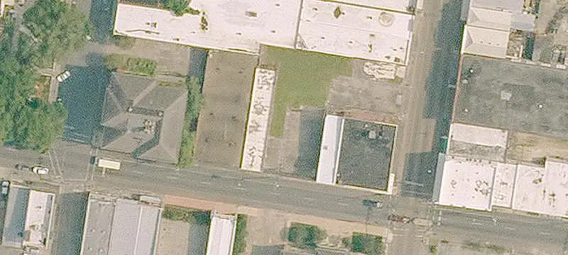 Office Building at Signalized Corner