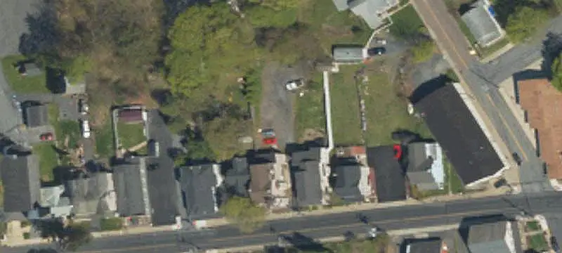 5-Unit Apartment Building with Laundry