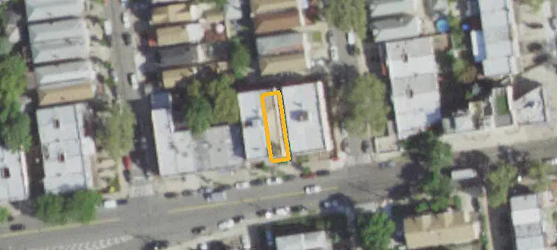Vacant 6-Unit Apartment Building