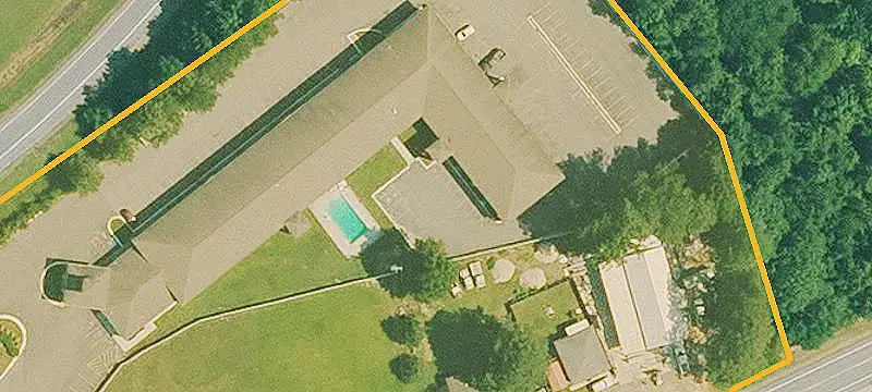 Econo Lodge Hotel with Outdoor Pool