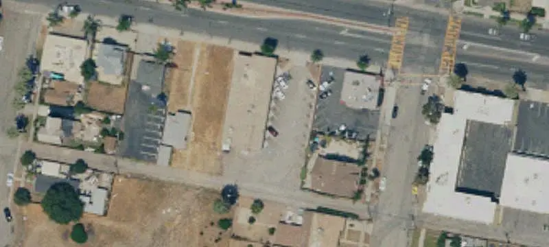 Retail Strip Center with Rooftop AC