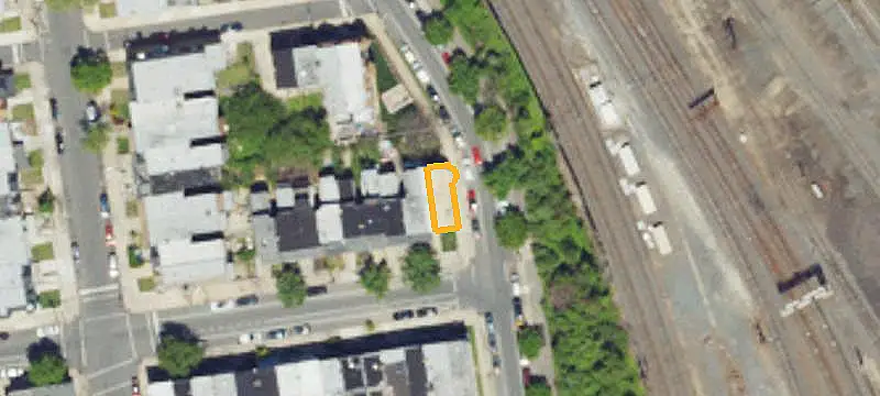 End-Row Duplex with Private Yard