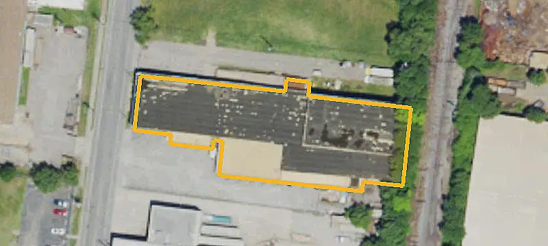 Multi-Unit Warehouse With Vacant Suite