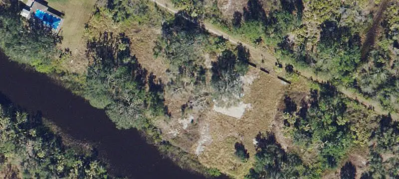 Gulf-Access Waterfront Land