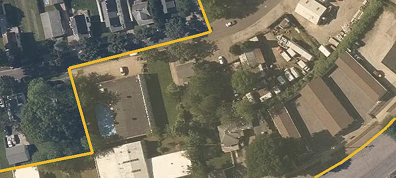 Insulated Flex Space with Fenced Lot