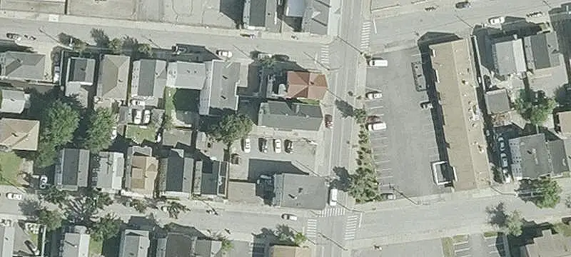 6-Unit Apartment Building