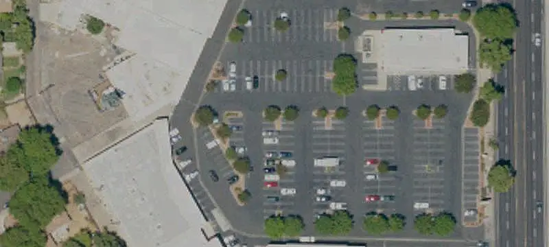 Neighborhood Shopping Center With Multiple Suites