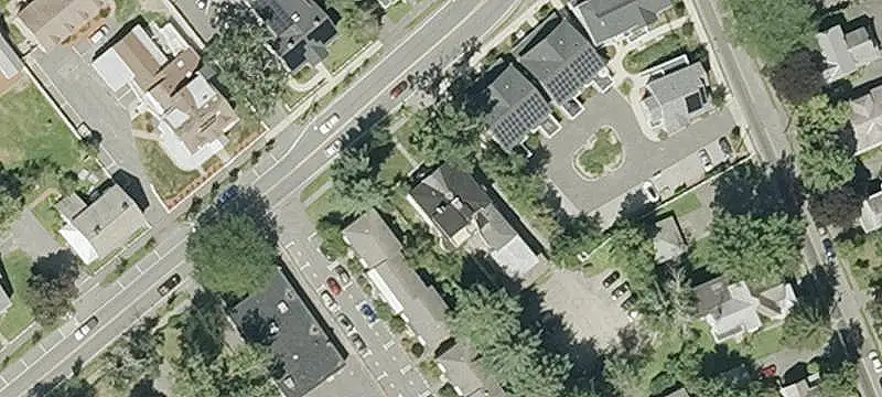 12-Unit Apartment Building with Laundry