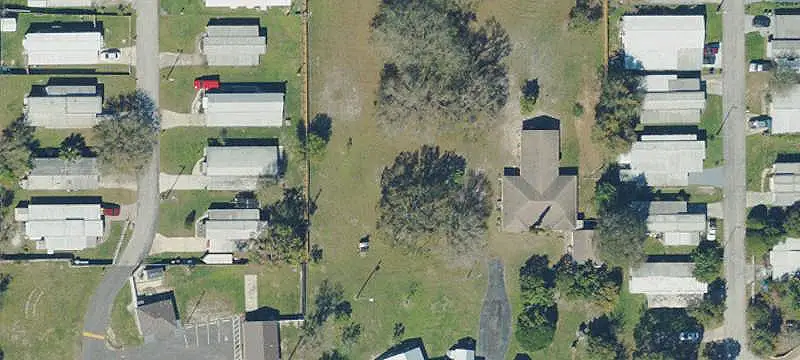 Lakefront 14-Room Motel
