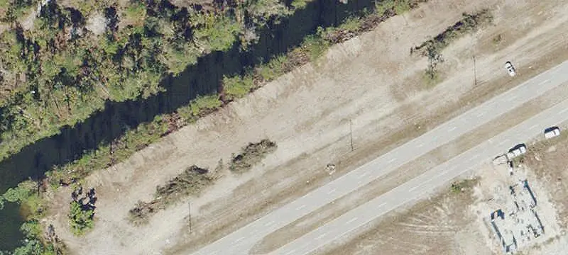 907 Wilmington Pkwy, Cape Coral, FL 33993