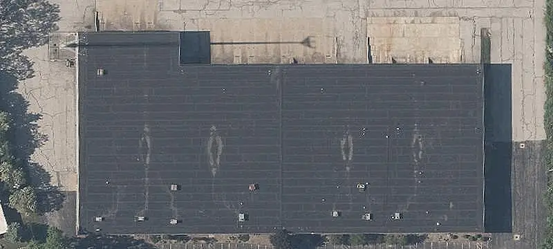 Warehouse with Heavy-Lift Cranes