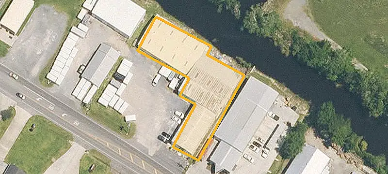 Warehouse with Four Roll-Up Doors