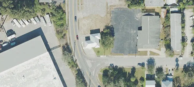Mixed-Use Building with Auto Lift