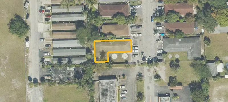 6-Unit Apartment Building