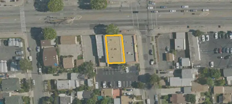 Retail Space with Dual Entrances