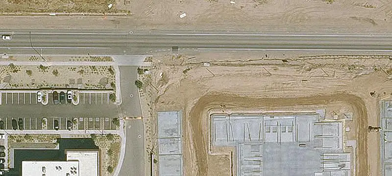 Distribution Center with Extensive Dock Loading