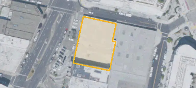 Showroom Property with Mixed-Use Potential