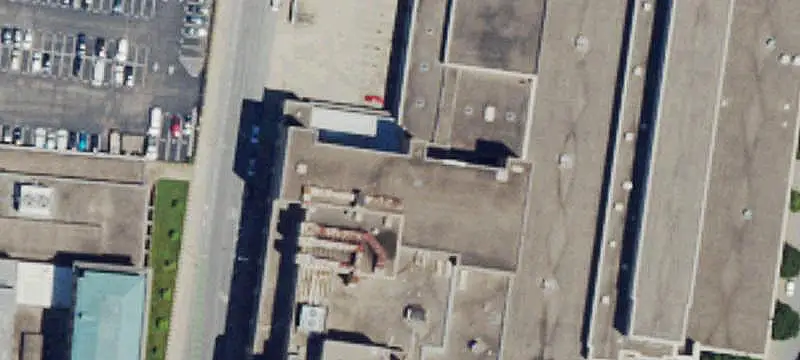 Large-Scale Flex Space with Dock Access