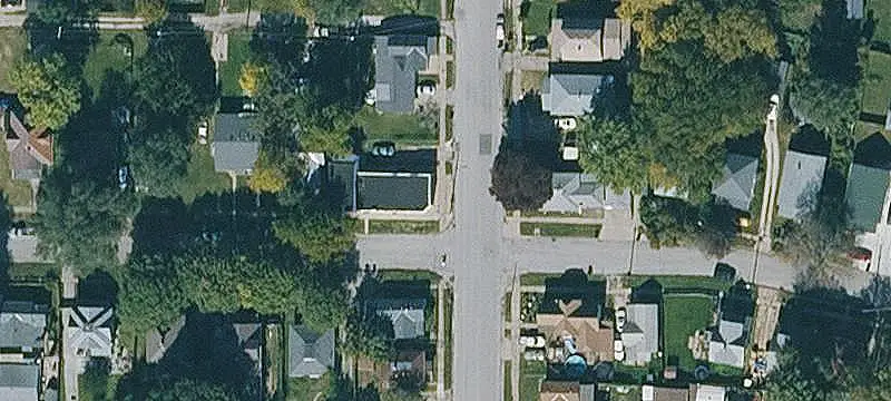 Two-Bay Mixed-Use Property