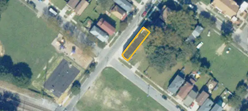 6-Unit Apartment Building