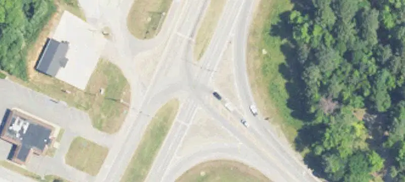 Highway-Exposed Shopping Center Space
