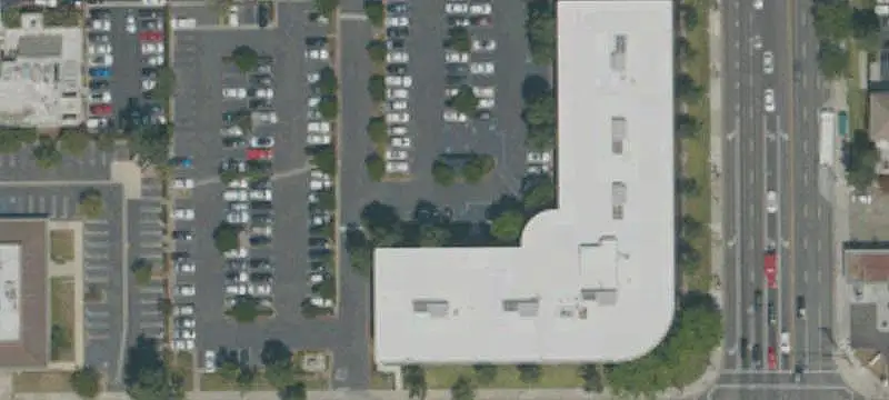 Low-Rise Office Building with Owner-User Space