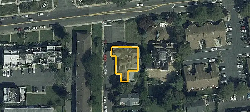 6-Unit Apartment Building