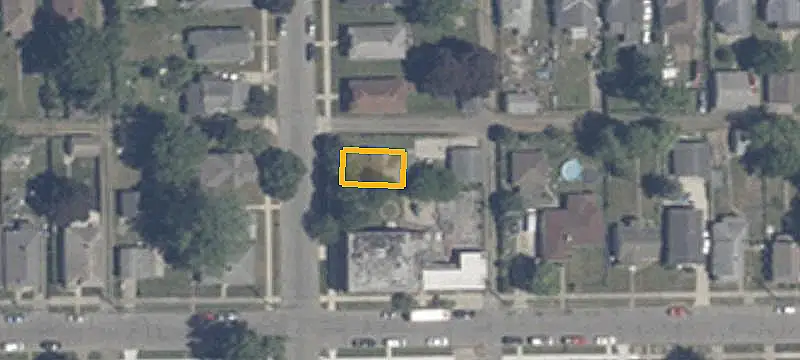 Mixed-Use Building with Apartment Potential