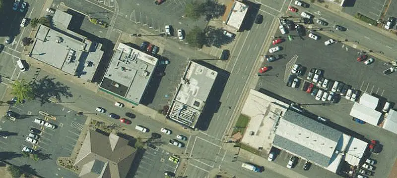 Single-Level Mixed-Use Building