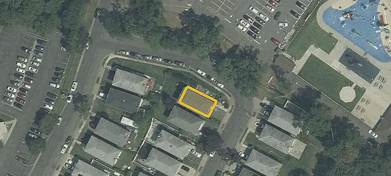 Duplex with Ground-Level Bonus Space