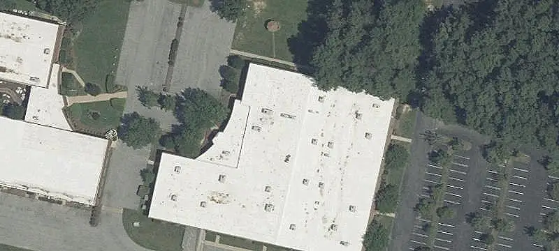 Airport-Adjacent Office Building
