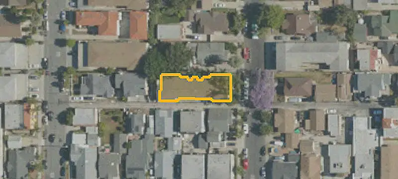 6-Unit Apartment Building