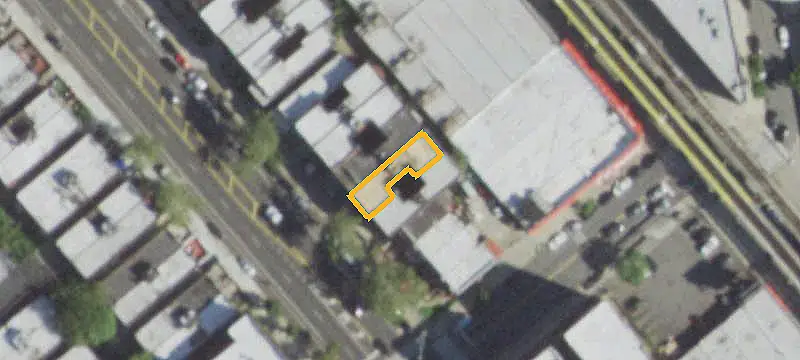 6-Unit Apartment Building