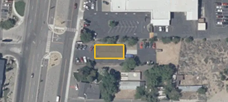 Freestanding Showroom with Secure Yard