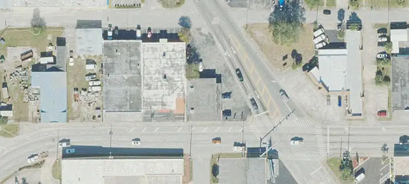 Open-Layout Retail Storefront