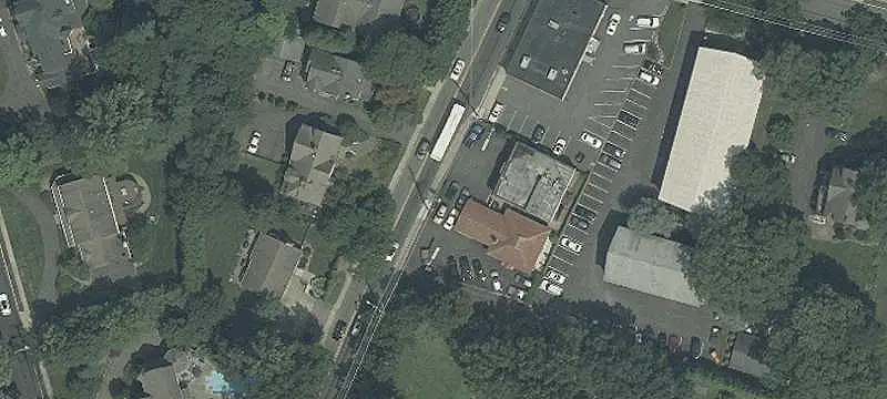 5-Bay Auto Shop with Apartment