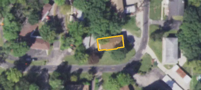6-Unit Apartment Building with Covered Parking