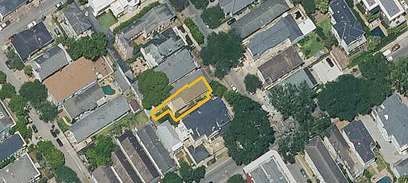 6-Unit Apartment Building