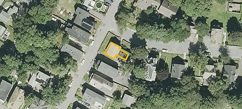 Two-Unit Duplex with Vacant Floor