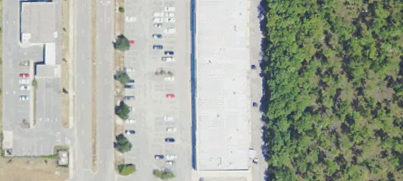 Retail Suite in Commercial Center
