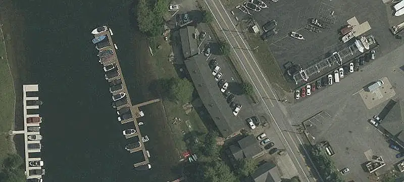 Lakefront Hotel with Dock Slips