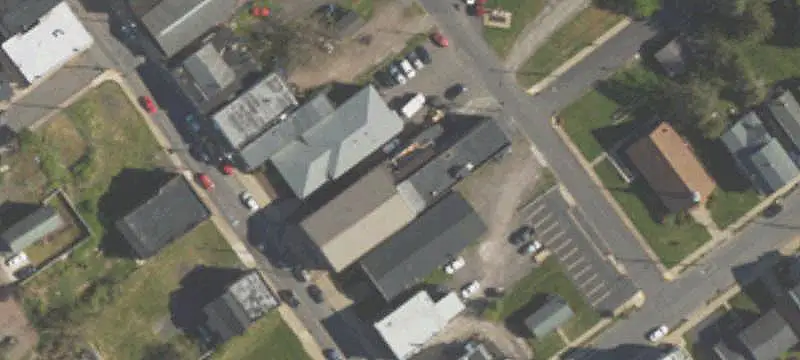 Auto Shop with Hydraulic Lift