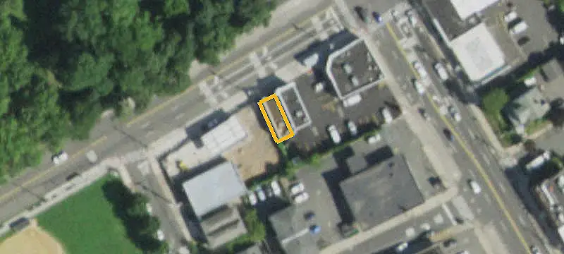 Leasehold Property at Signalized Intersection