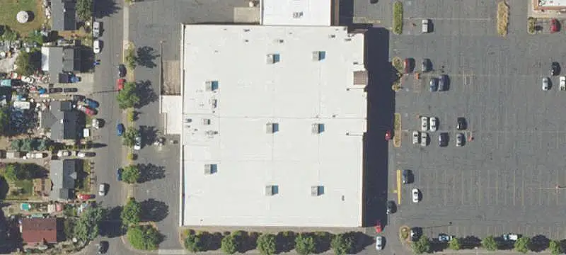 Shopping Center at Signalized Intersection