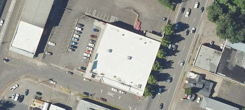 Clear-Span Grocery Store Building