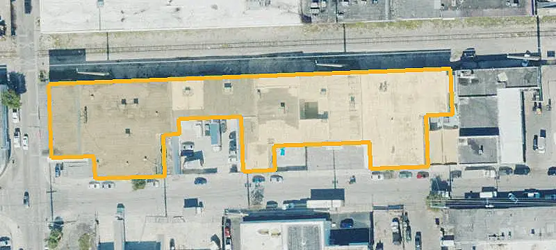 Renovated Four-Space Flex Property