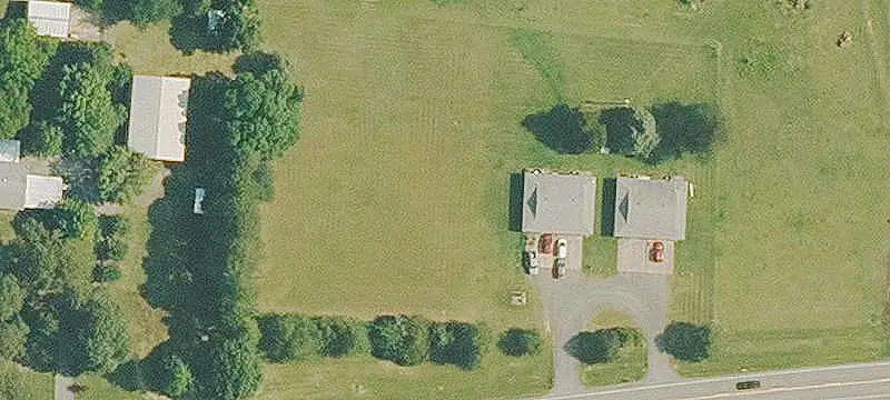 Grocery Market with Garden Space